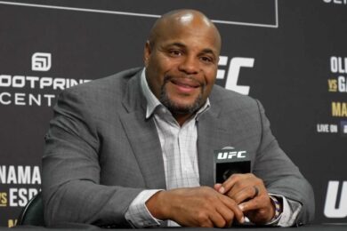 Daniel-Cormier-avertit-Khamzat-Chimaev-Sean-Strickland