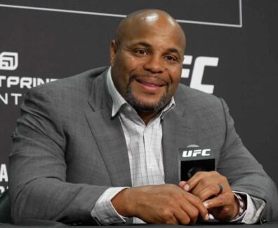 Daniel-Cormier-avertit-Khamzat-Chimaev-Sean-Strickland