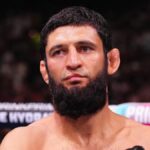 Daniel Cormier s'interroge sur la suite de la carri&egrave;re de Khamzat Chimaev chez les poids moyens