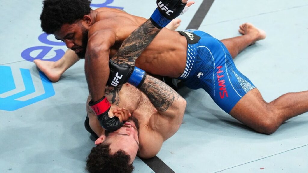 Jon Anik revient sur ses propos sur l'arrêt tardif de Kerry Hartley