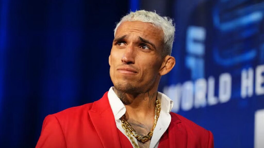 Charles Oliveira évoque son K.-O. face à Ilia Topuria