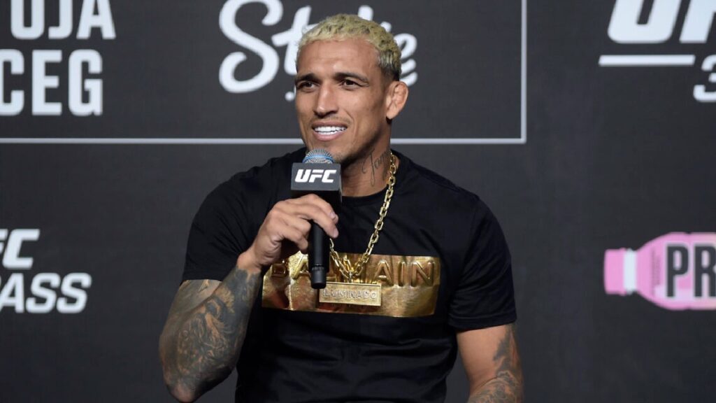 Charles Oliveira r&eacute;v&egrave;le la seule raison qui le pousserait &agrave; affronter Conor McGregor