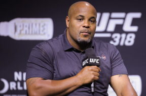 Daniel-Cormier-plus-gros-combat-UFC-Ilia-Topuria-Islam-Makhachev-mma