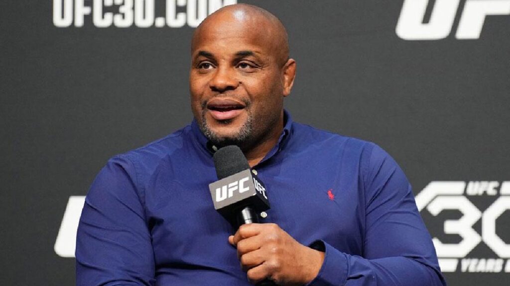 Daniel Cormier réagit à l’annonce du combat entre Nate Diaz et Mike Perry