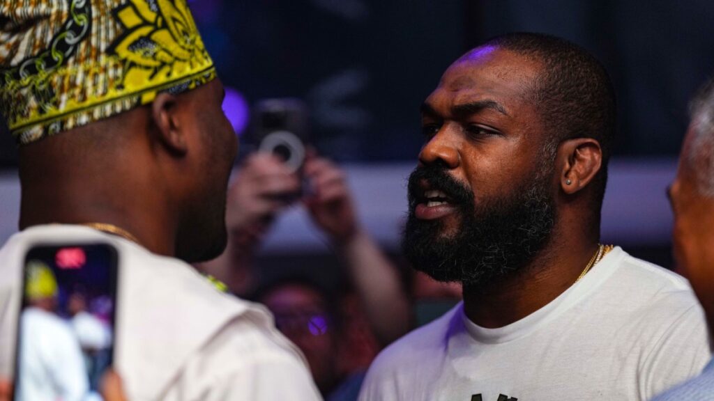 Francis Ngannou d&eacute;fend Jon Jones et critique le traitement de l&rsquo;UFC