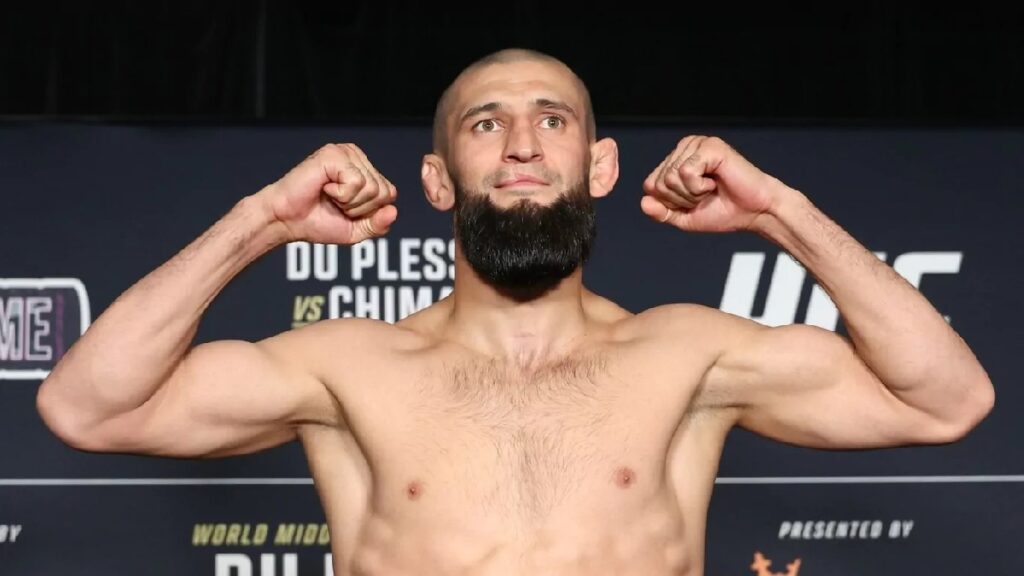 Michael Bisping doute d'un retour de Khamzat Chimaev en poids moyen