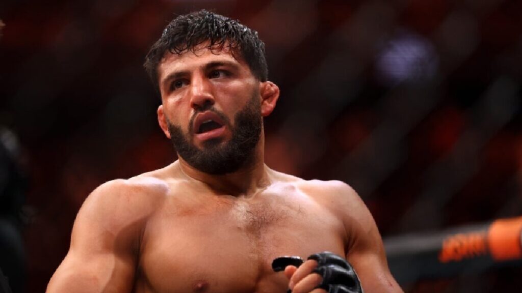 Matt Brown critique l'attitude d'Arman Tsarukyan