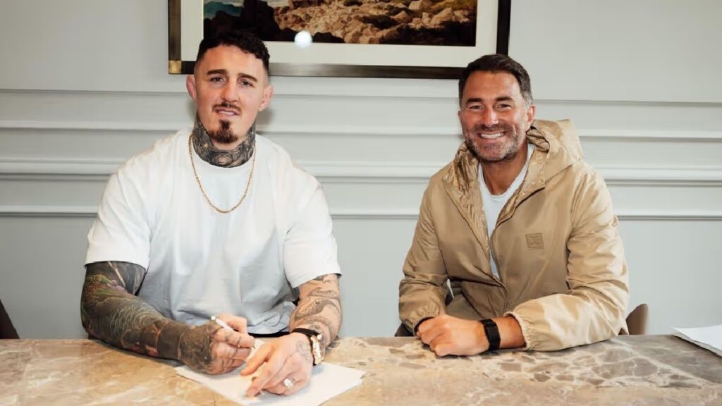 Eddie Hearn annonce d&eacute;j&agrave; de gros gains pour Tom Aspinall