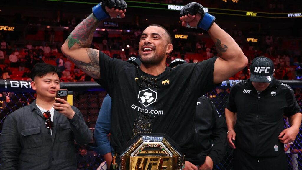 Carlos Ulberg sacr&eacute; mais d&eacute;j&agrave; out plusieurs mois : coup dur pour le nouveau champion