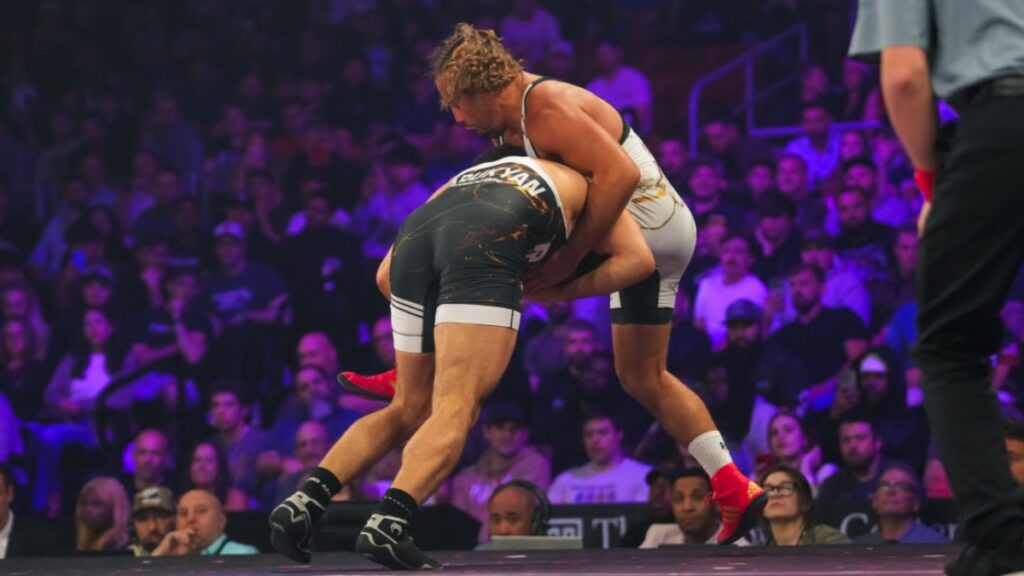 Coup de tonnerre : Arman Tsarukyan avoue avoir voulu blesser Urijah Faber