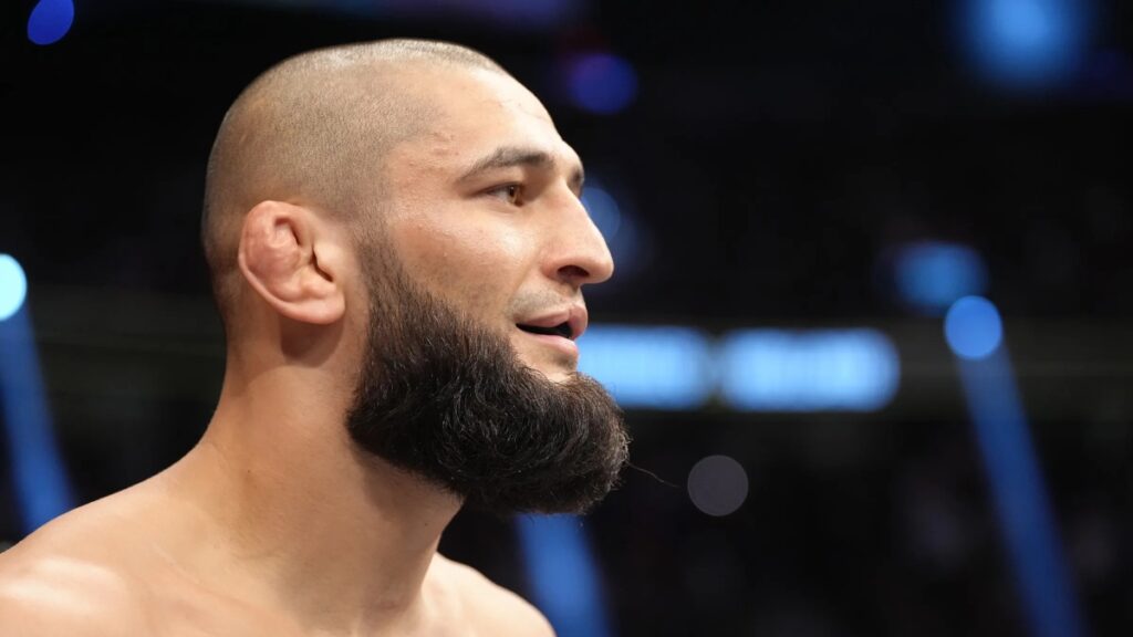 Khamzat Chimaev pr&eacute;vient les fans qu&rsquo;un mini &lsquo;Borz&rsquo; est en train de monter et que ce sera un futur champion