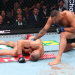 Carlos Ulberg foudroie Jiri Prochazka avec un énorme K.-O. au 1er round à l'UFC 327 carlos-ulberg-ko-jiri-prochazka-ufc-327