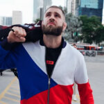 Jiří Procházka réagit à sa défaite à l'UFC 327 et réclame une revanche : "C'était mon combat..." Jiri Prochazka affrontait Carlos Ulberg lors de l'UFC 327 pour la ceinture vacante des light heavyweights. Et malgré la blessure de son adversaire, l'ancien champion s'est incliné par KO dans le 1er round.