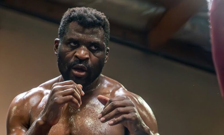 Francis-Ngannou-r&eacute;action-pr&eacute;sence-Jon-Jones-&eacute;v&egrave;nement-Netflix-mma
