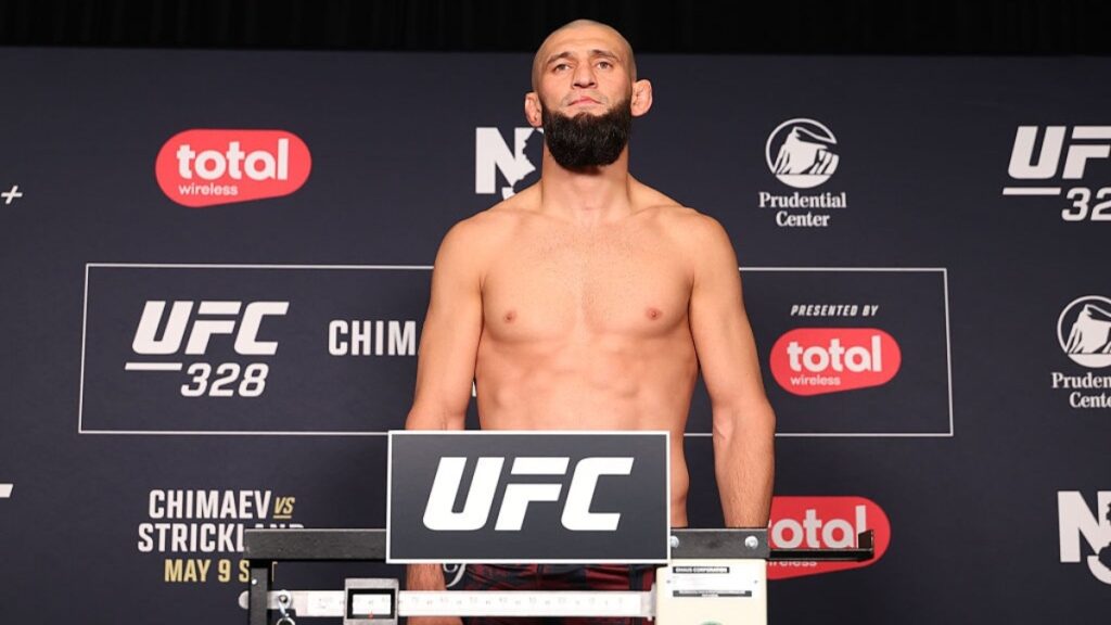 Le coach de Sean Strickland fait des réclamations après le cutting loupé de Khamzat Chimaev