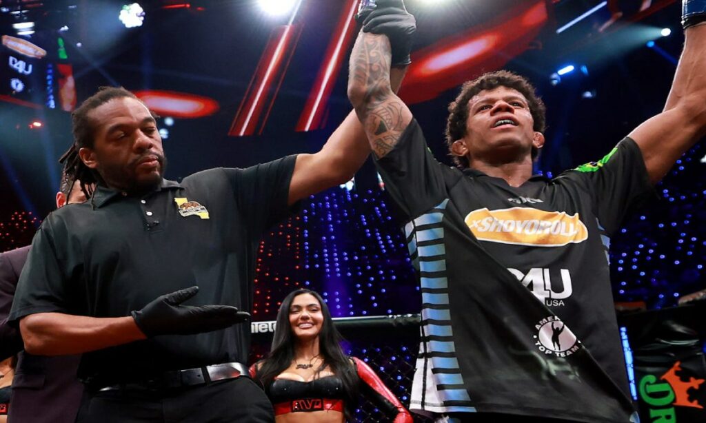 Herb Dean s’explique enfin sur la soumission controversée dans le combat Adriano Moraes contre Phumi Nkuta