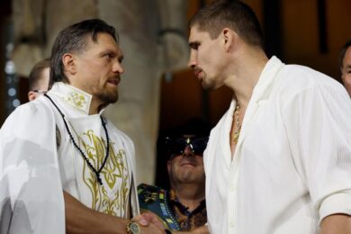 Rico-Verhoeven-cr&eacute;er-surprise-Oleksandr-Usyk-l&eacute;gende-boxe-Gizeh