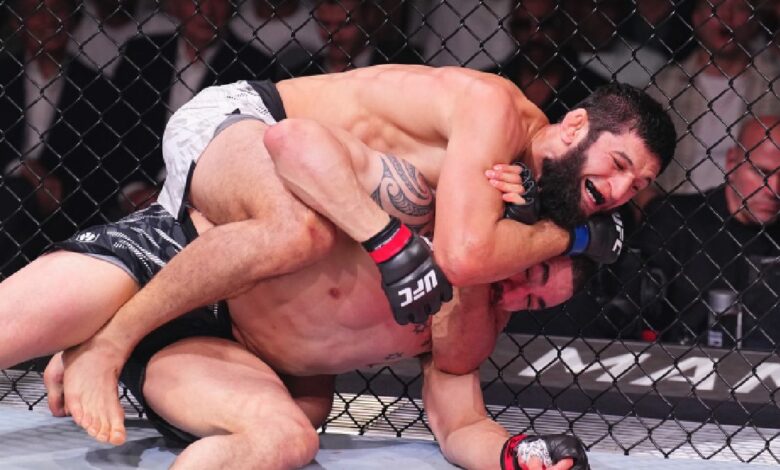 Robert-Whittaker-pronostic-combat-Khamzat-Chimaev-Sean-Strickland-ufc-328-mma