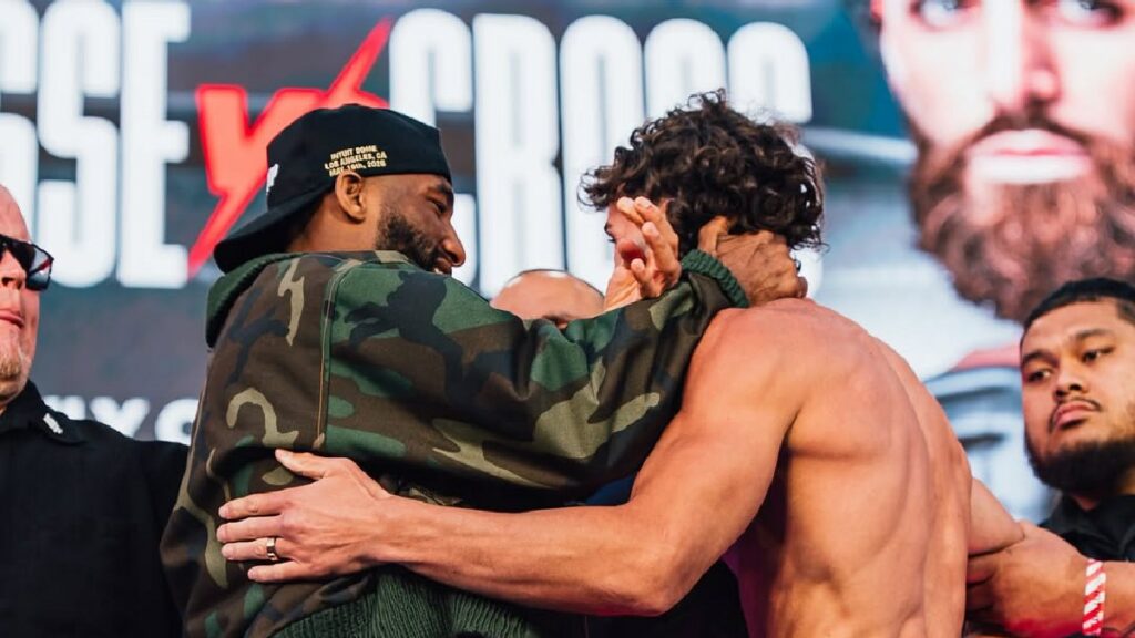 Salahdine Parnasse et Kenneth Cross se chauffent lors du face-off avant MVP