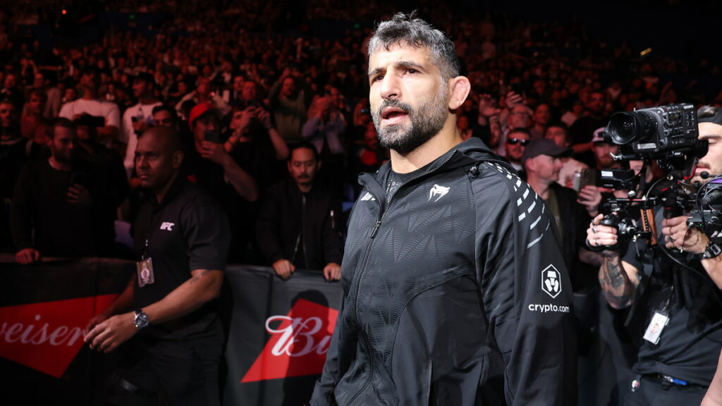 Beneil Dariush donne de ses nouvelles après le violent K.-O. encaissé à l’UFC Perth : « Je vais prendre… »