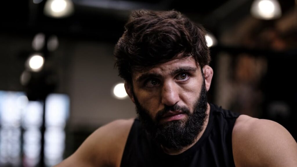 Ilia Topuria lance un avertissement fort &agrave; Arman Tsarukyan