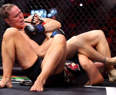 ronda-rousey-soumission-15-secondes-carano-mvp-netflix