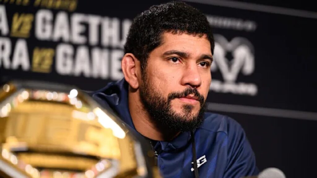 Daniel Cormier r&eacute;v&egrave;le le salaire astronomique d&rsquo;Alex Pereira pour l&rsquo;UFC Maison-Blanche