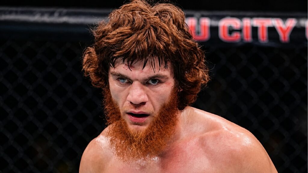 Sharaputdin Magomedov vise un ancien champion des poids moyens apr&egrave;s sa victoire &agrave; l'UFC Baku