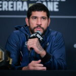 Alex Pereira prévient Ciryl Gane au sujet des eye poke avant l'UFC Freedom 250 : "S'il en refait un…" alex-pereira-previent-ciryl-gane-eye-poke-ufc