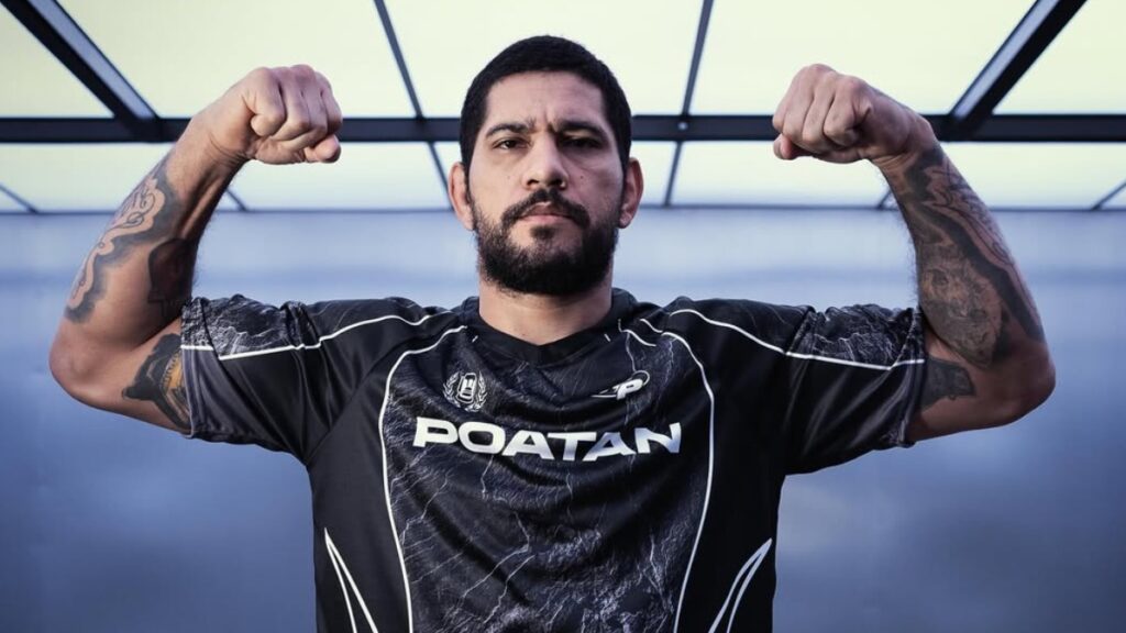 Alex Pereira réagit aux entraînements de Ciryl Gane avec son ancien rival de kickboxing Artem Vakhitov