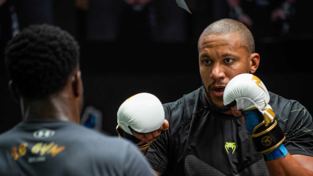 Ciryl Gane est concentré sur son objectif avant son combat contre Alex Pereira