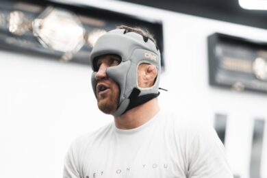 d&eacute;tail-justin-gaethje-a-l-aise-ilia-topuria