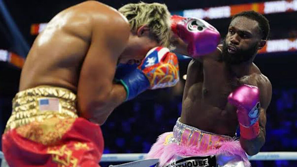 Jaron Ennis affrontait Xander Zayas pour les ceintures WBO et WBA des super-welters &agrave; Brooklyn. Face &agrave; un Porto-Ricain dont la technicit&eacute; pugilistique est famili&egrave;re, l&rsquo;homme de Philadelphie est reparti vainqueur par TKO.