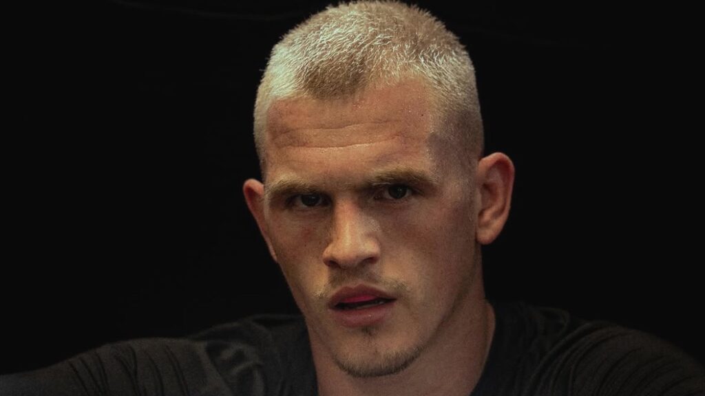 Charles Oliveira pr&eacute;vient Islam Makhachev avant son combat contre Ian Garry