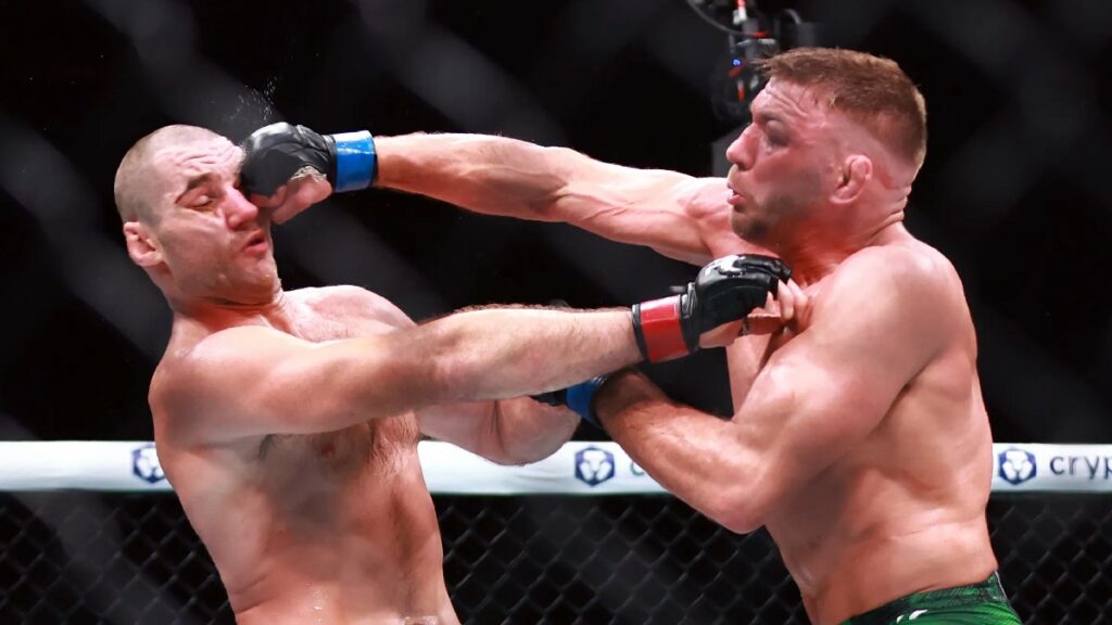 Daniel Cormier explique pourquoi Dricus du Plessis pourrait être privé du prochain combat pour le titre