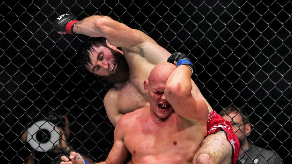 Daniel Cormier a r&eacute;agi &agrave; la performance de Magomed Ankalaev.