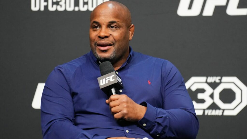 Daniel Cormier propose un nom surprenant pour le prochain challenger de Justin Gaethje
