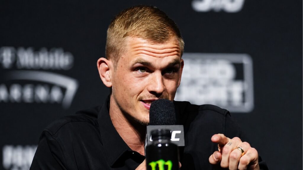 Ian Garry prévient Islam Makhachev avant leur affrontement