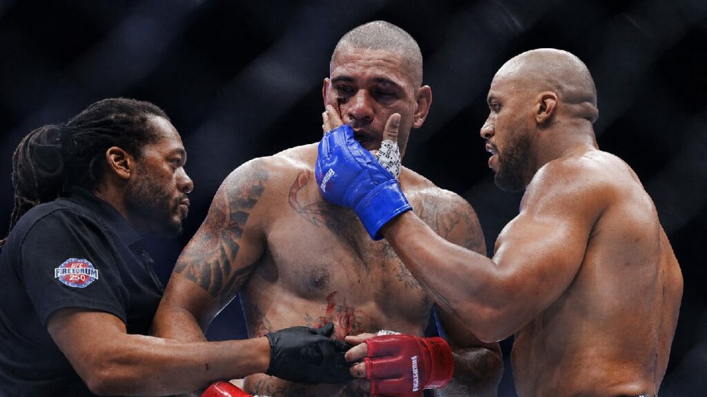 Jon Jones pointe l’erreur d’Alex Pereira contre Ciryl Gane