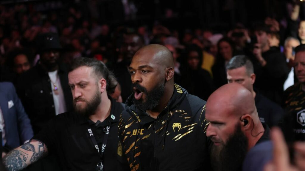Jon Jones n'a pas toujours été exemplaire en dehors de la cage. Il revient sur les excès et abus qui ont ponctué sa carrière de combattant.