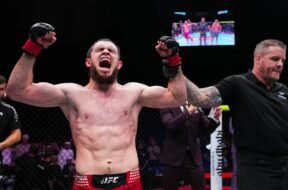 Khabib-Nurmagomedov-r&eacute;agi-apr&egrave;s-la-performance-r&eacute;ussie-de-son-prot&eacute;g&eacute;-&lsquo;Chanco&rsquo;-ufc-mma
