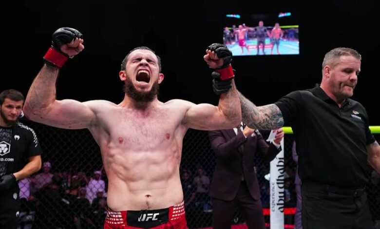 Khabib-Nurmagomedov-r&eacute;agi-apr&egrave;s-la-performance-r&eacute;ussie-de-son-prot&eacute;g&eacute;-&lsquo;Chanco&rsquo;-ufc-mma
