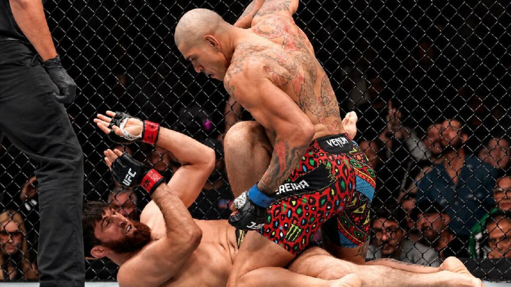 Magomed Ankalaev brise le silence sur sa défaite face à Alex Pereira