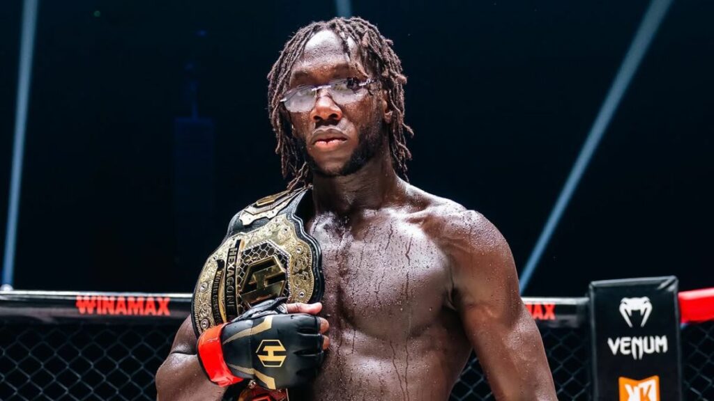 Oualy Tandia franchit une nouvelle &eacute;tape dans sa carri&egrave;re, le champion d&rsquo;Hexagone MMA a officiellement sign&eacute; avec le PFL
