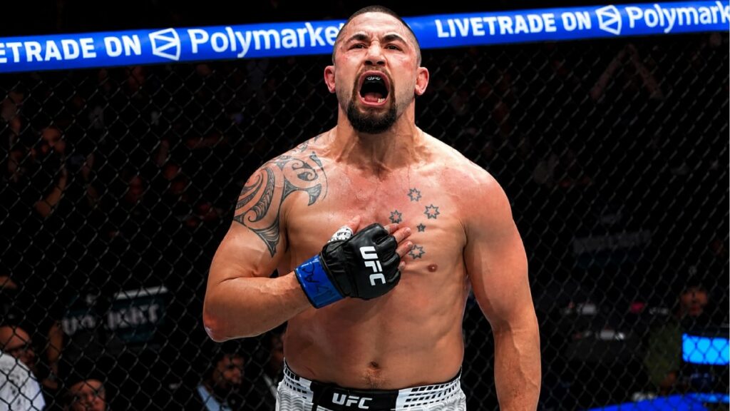 Robert Whittaker réagit à sa victoire dans sa nouvelle catégorie à l’UFC 329