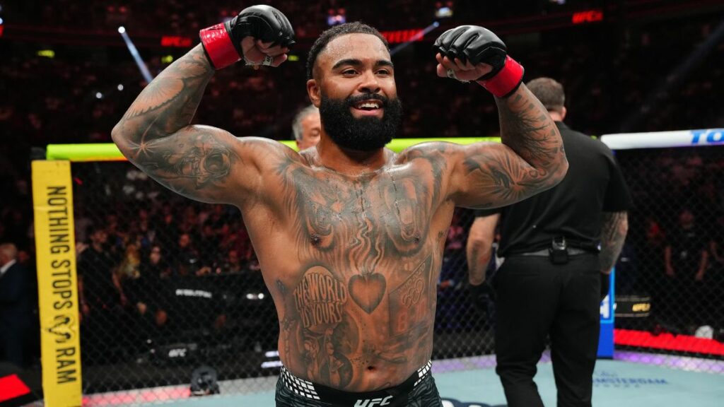 Gable Steveson a marqu&eacute; les esprits pour sa premi&egrave;re &agrave; l&rsquo;UFC. Certains pointent plusieurs erreurs lors de ses d&eacute;buts.