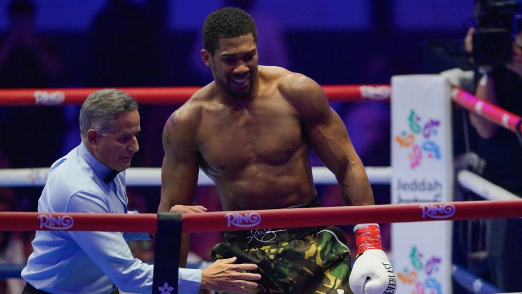Anthony Joshua renverse le combat et inflige un K.-O. au deuxième round