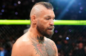 dustin-poirier-cash-conor-mcgregor-ufc-329