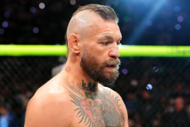 dustin-poirier-cash-conor-mcgregor-ufc-329