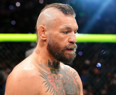 dustin-poirier-cash-conor-mcgregor-ufc-329